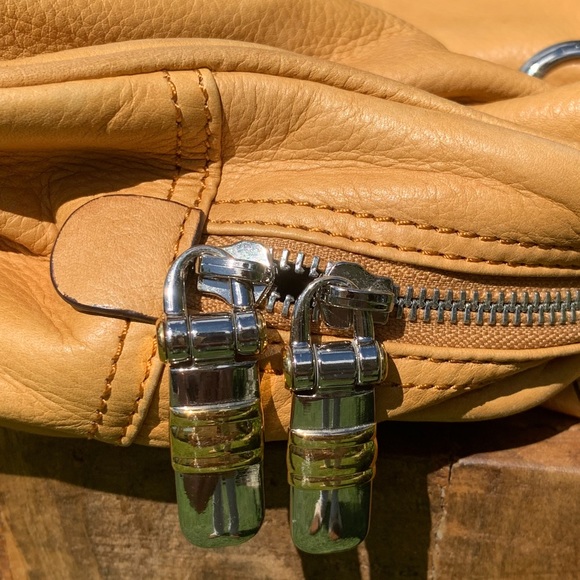 🤎 B Makowsky gorgeous leather satchel with dual toned hardware. 14” X 10 1/2” - Picture 8 of 8